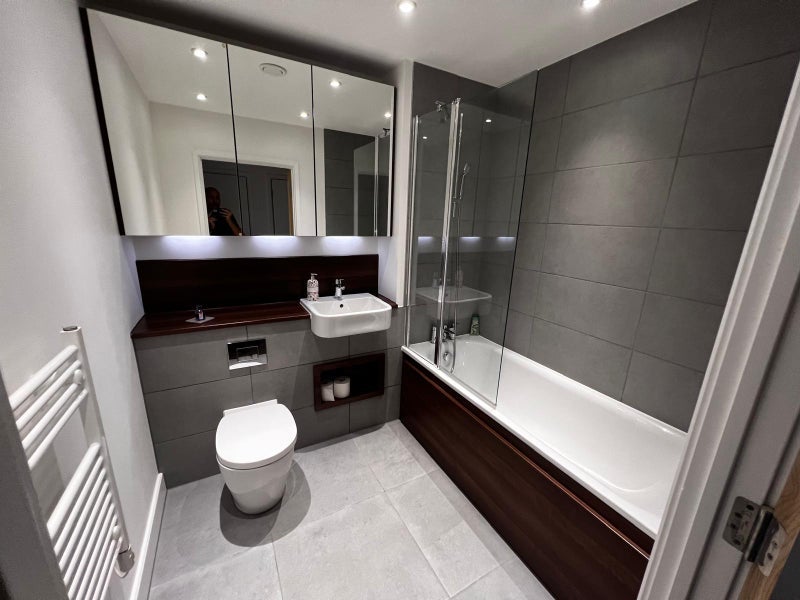 Room Adenmore Road in Greater London