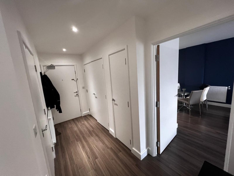 Room Adenmore Road in Greater London