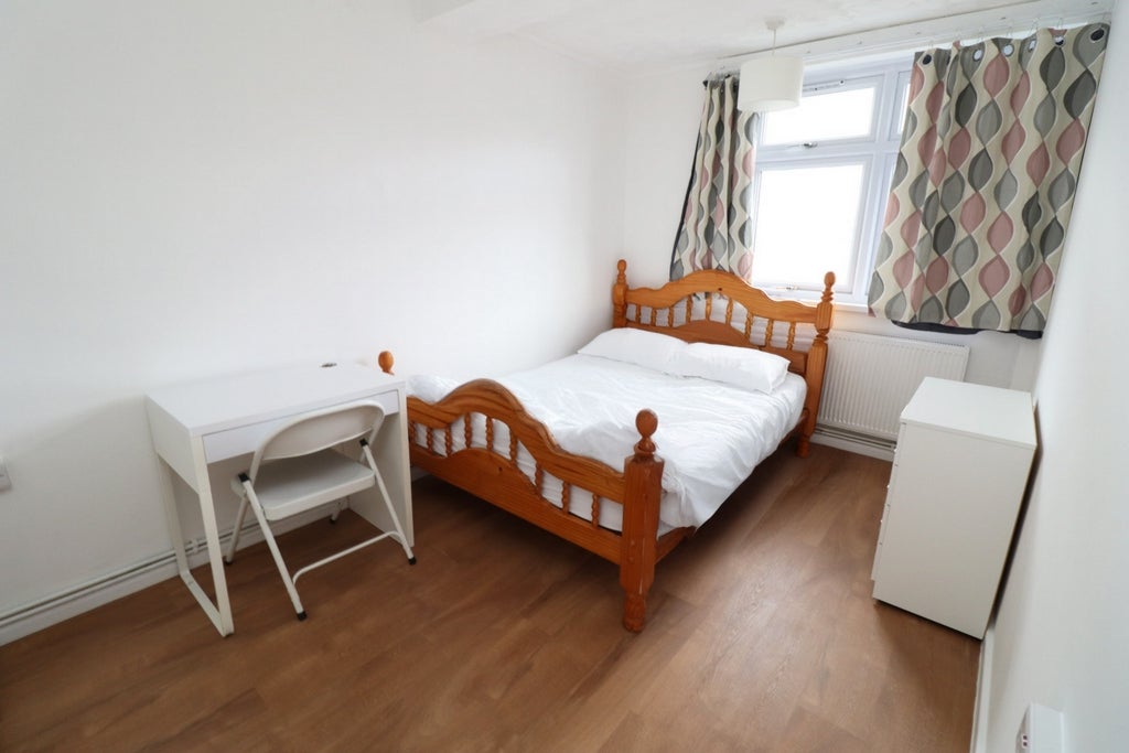 Room Globe Road in Greater London