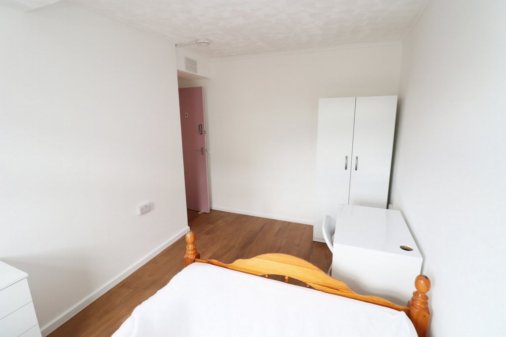 Room Globe Road in Greater London