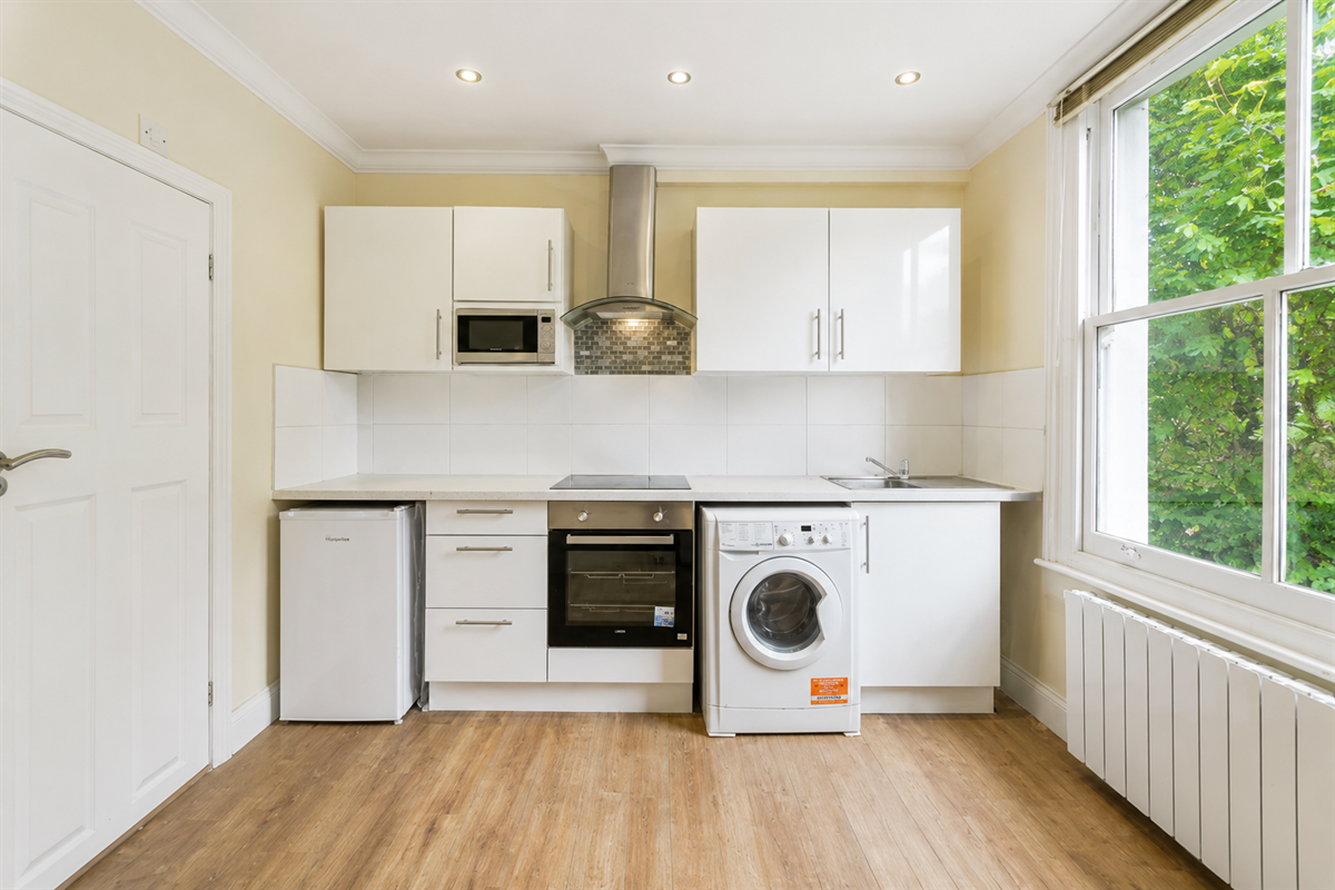 Room Bamborough Gardens in Greater London
