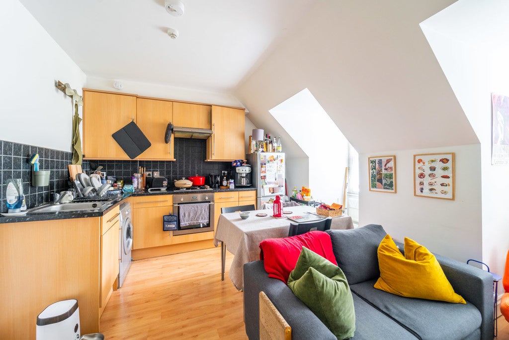 Flat Finchley Road in Greater London