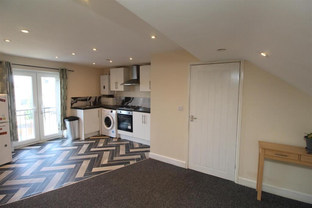 Flat Ombersley Road in Newport