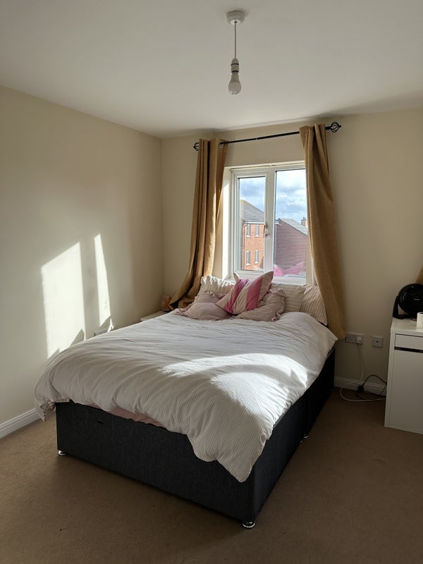 Room Keats Court in Bristol