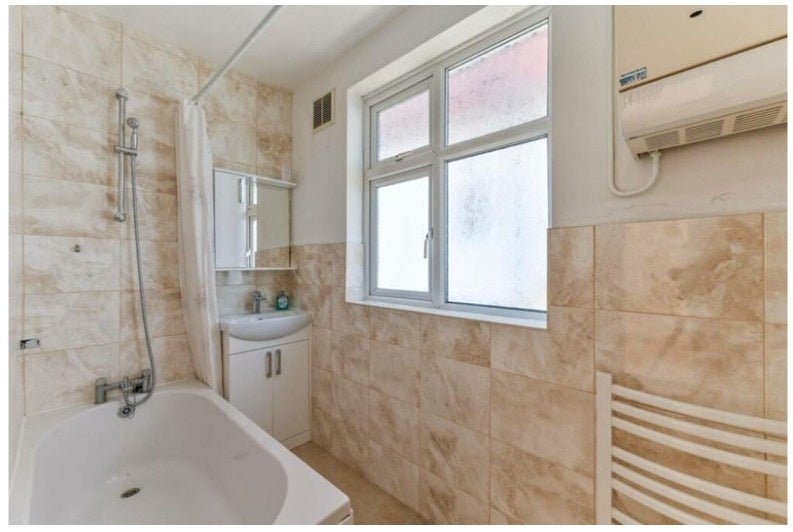 Room London Road in Greater London