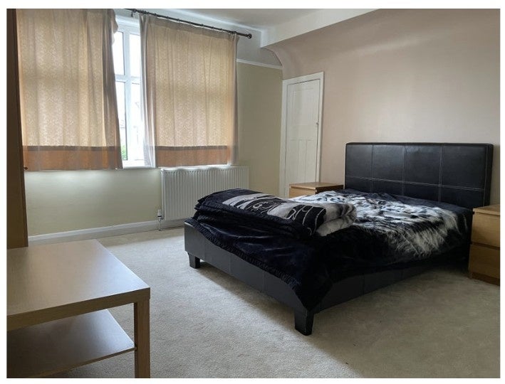 Room London Road in Greater London