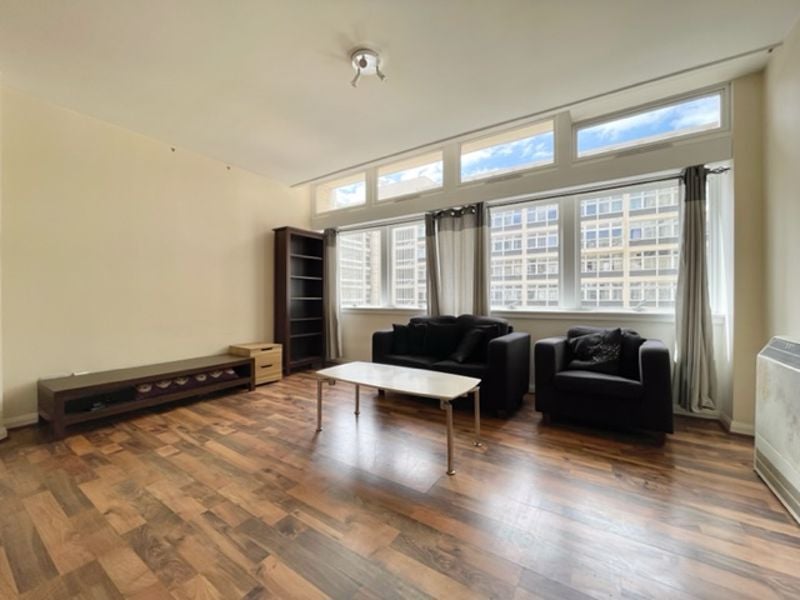 Flat Newington Causeway in Greater London