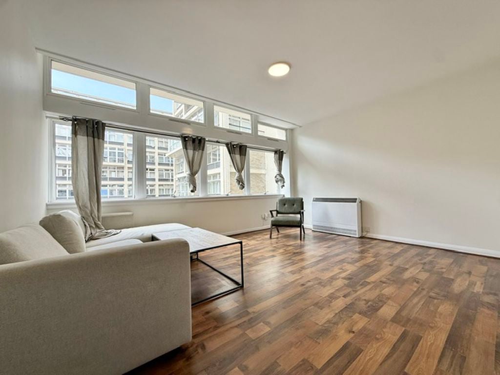 Flat Newington Causeway in Greater London