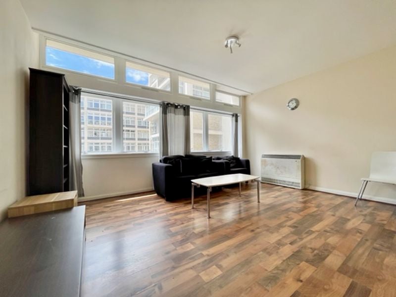 Flat Newington Causeway in Greater London