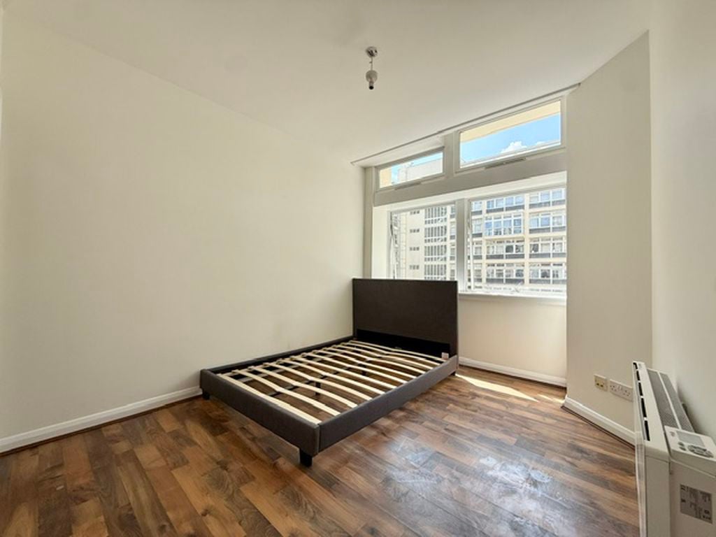 Flat Newington Causeway in Greater London