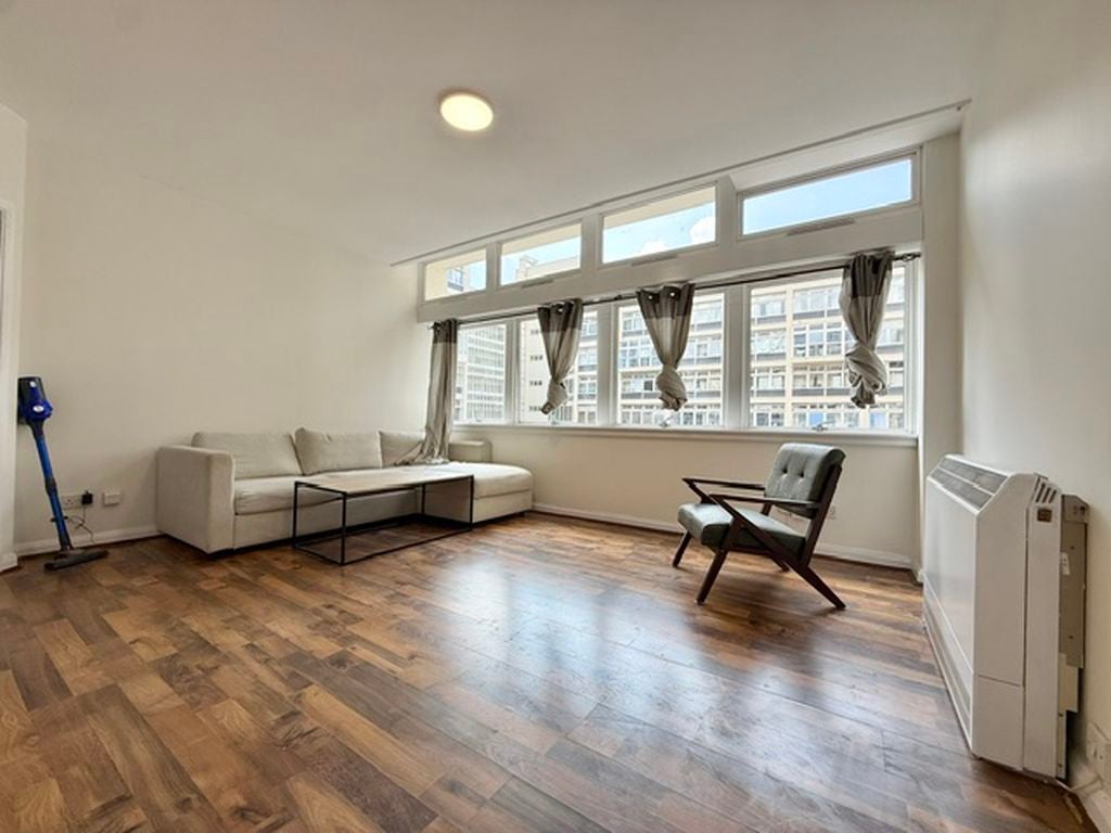 Flat Newington Causeway in Greater London