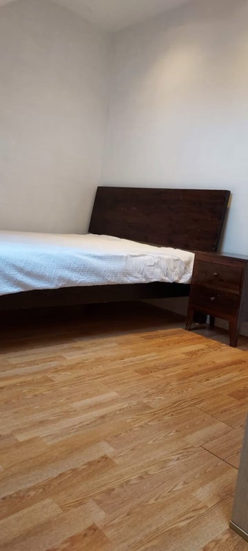 Room Ridgeview Road in Greater London