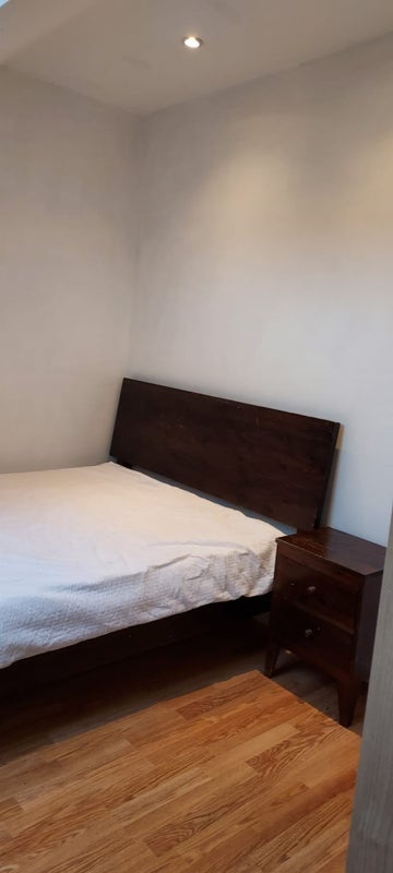 Room Ridgeview Road in Greater London