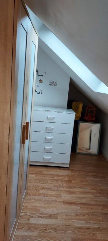 Room Ridgeview Road in Greater London