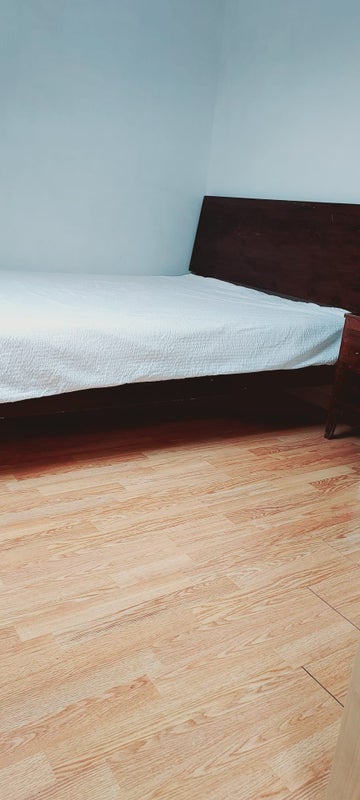 Room Ridgeview Road in Greater London