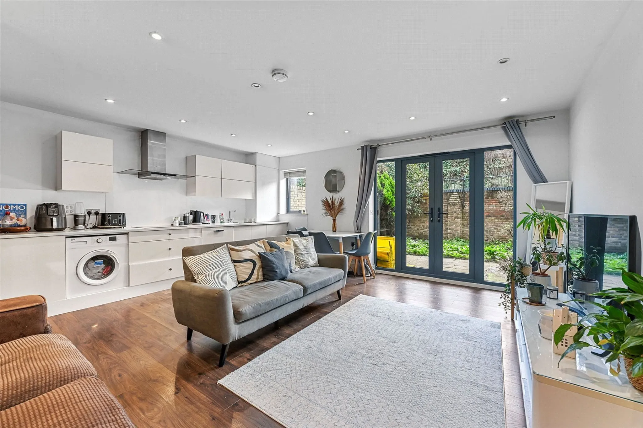 Flat Wynter Street in Greater London