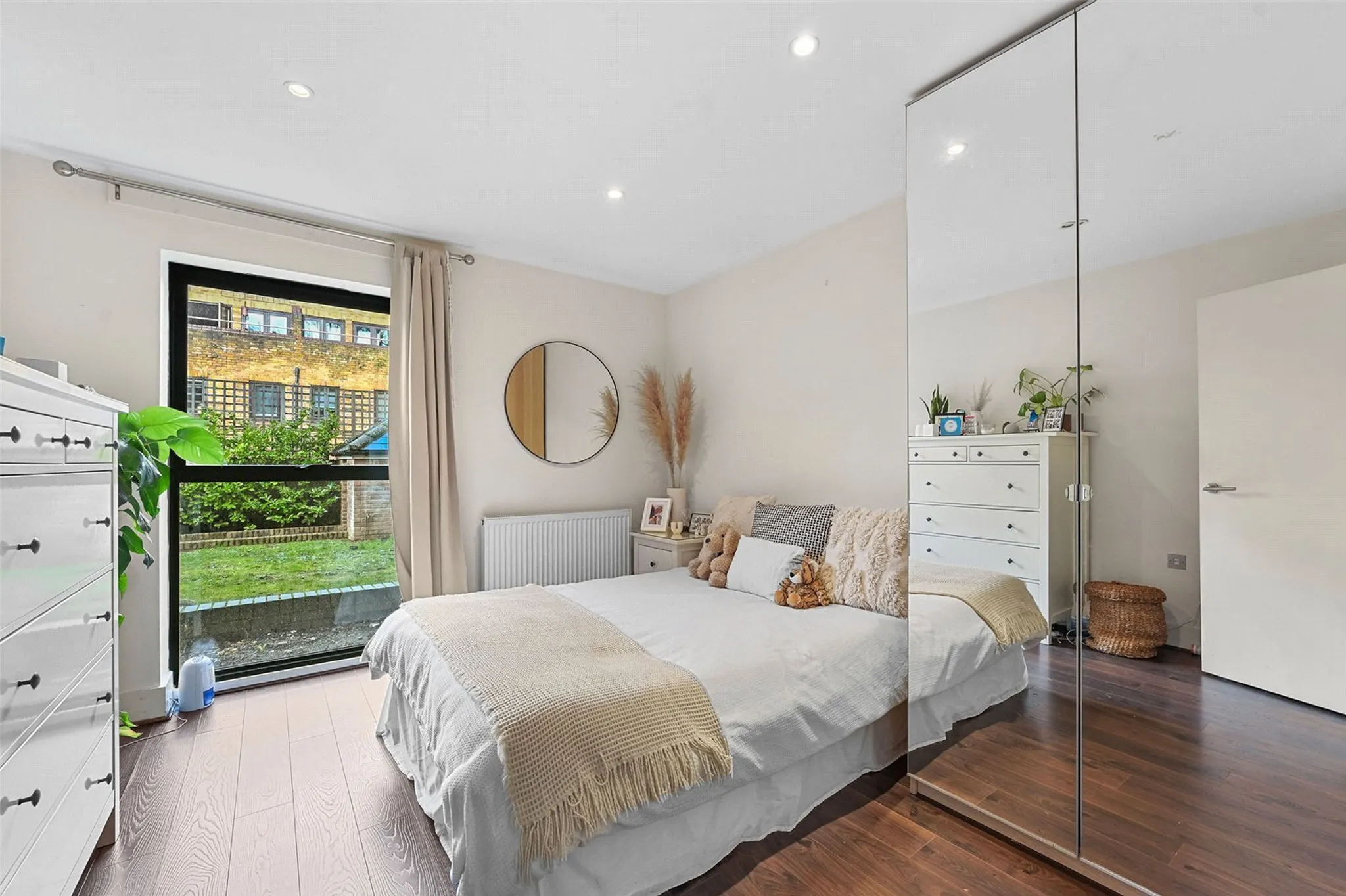 Flat Wynter Street in Greater London