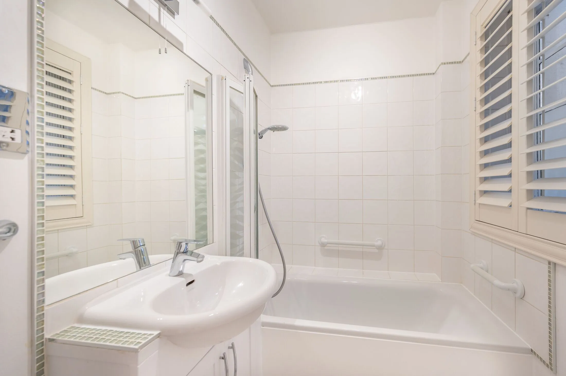 Flat Lansdowne Road in Greater London