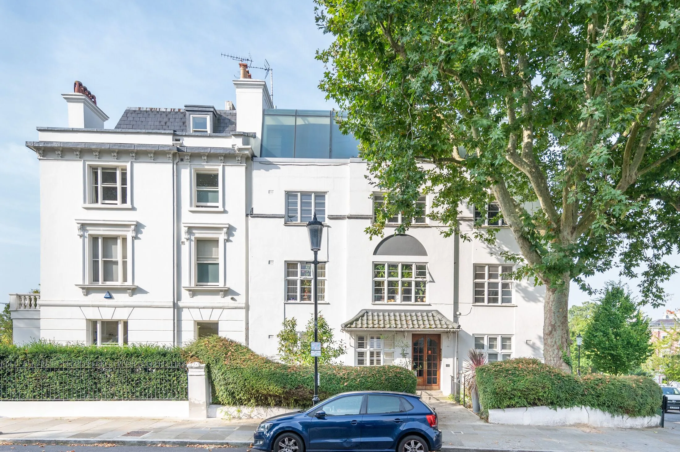 Flat Lansdowne Road in Greater London
