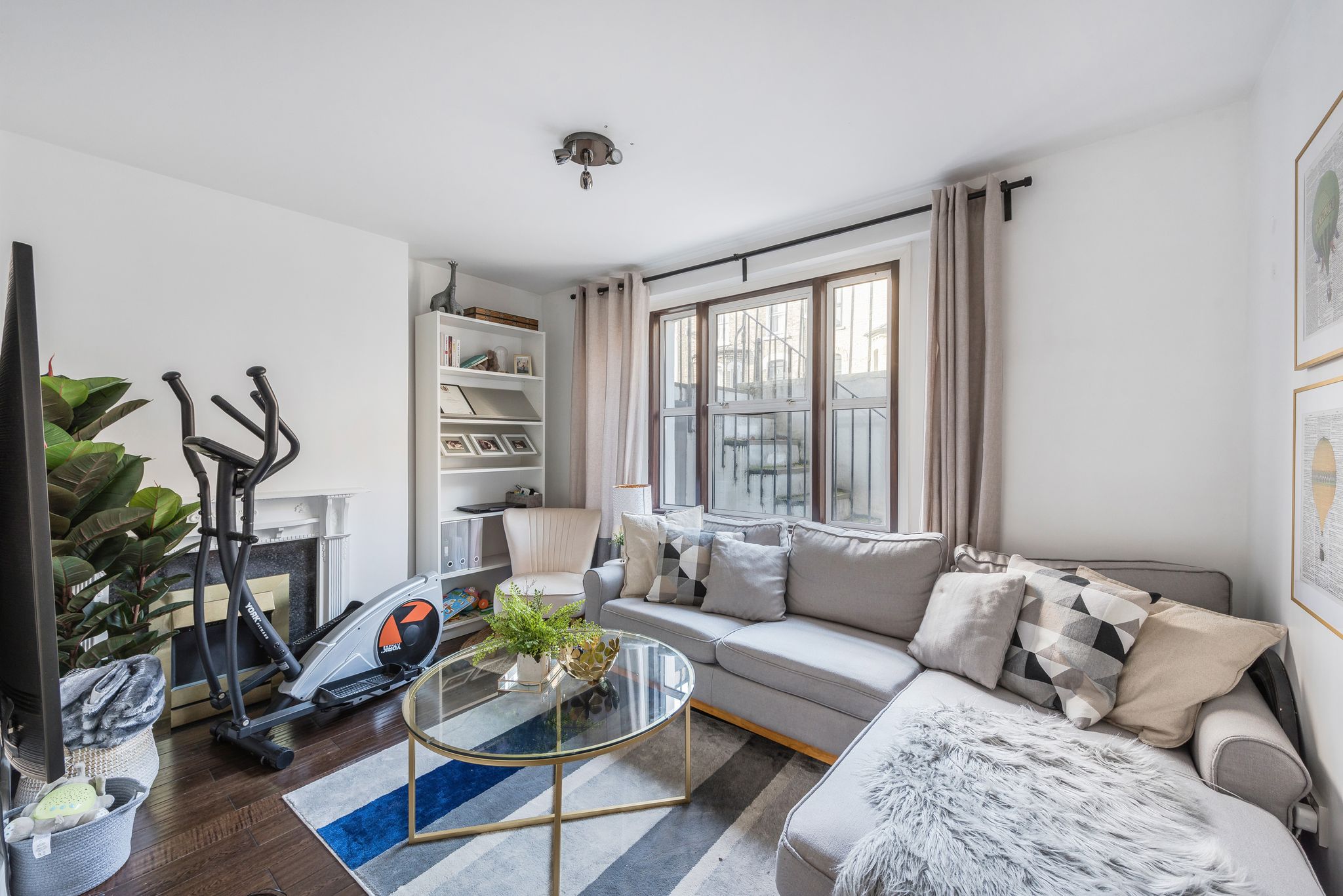 Flat Studland Street in Greater London