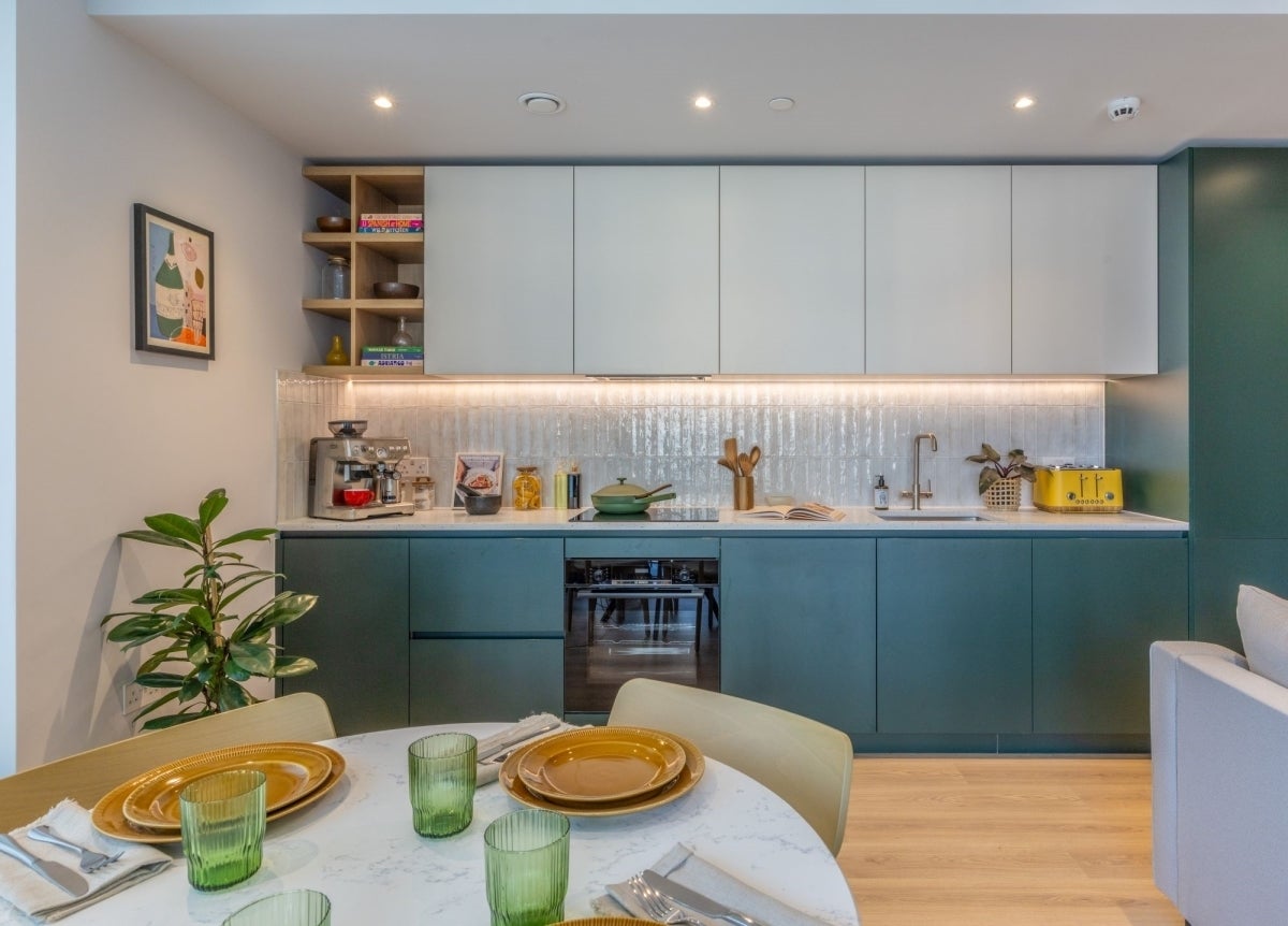 Flat Ribbon Lane in Greater London