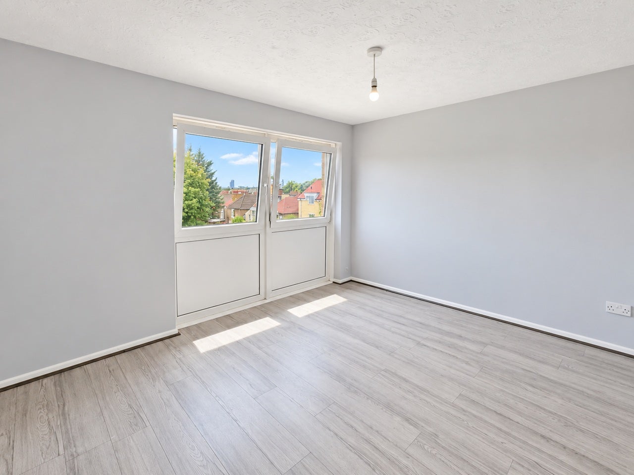 Flat Tilson Road in Greater London