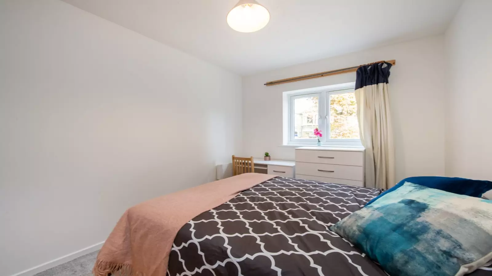 Flat Heathfield Court in Greater London