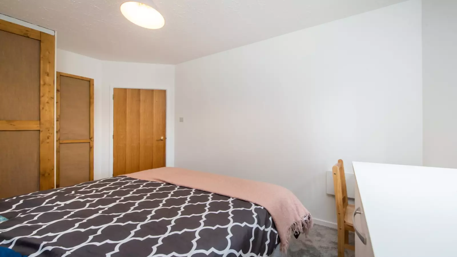 Flat Heathfield Court in Greater London