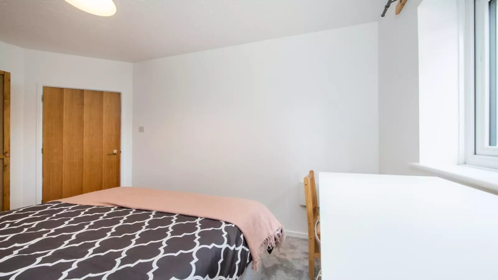 Flat Heathfield Court in Greater London