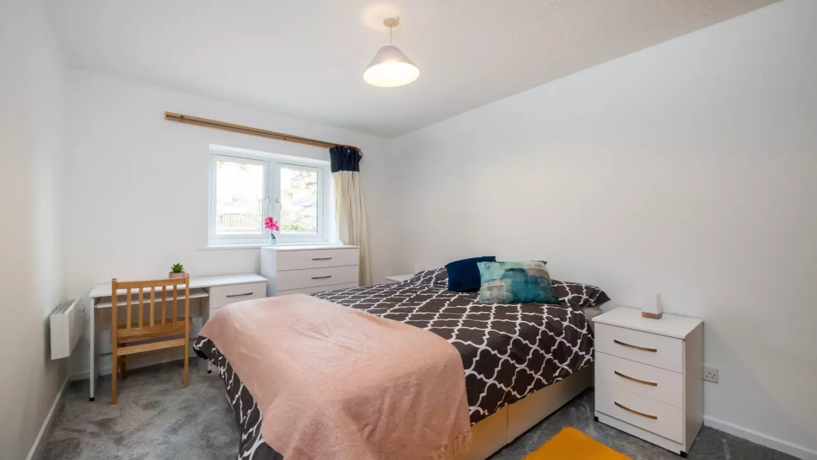Flat Heathfield Court in Greater London