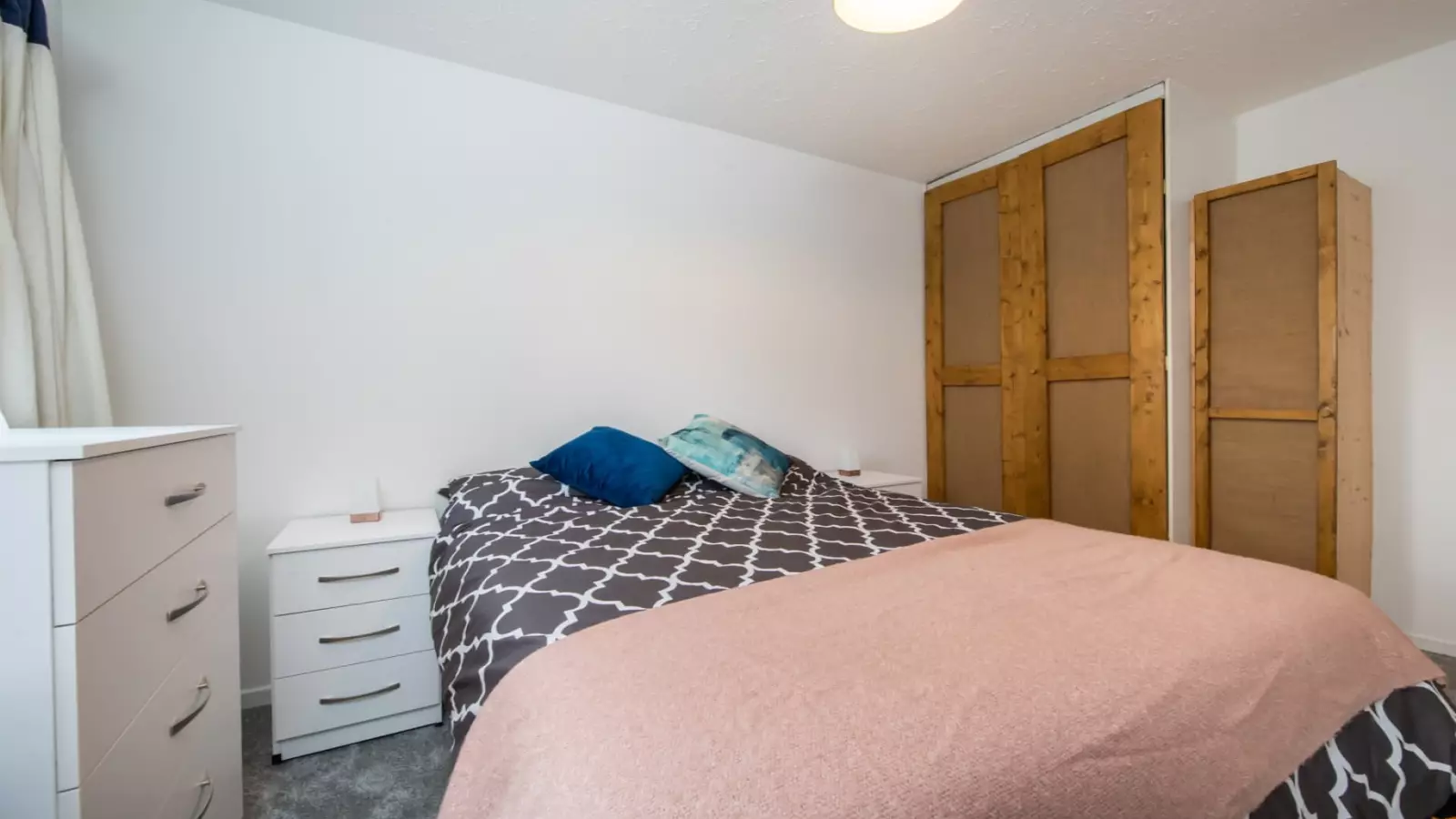 Flat Heathfield Court in Greater London