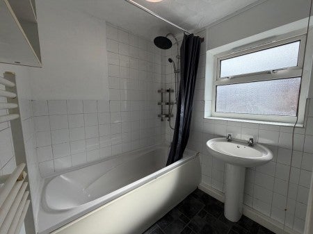 Flat Glebe Street in Wakefield