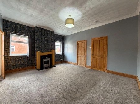 Flat Glebe Street in Wakefield