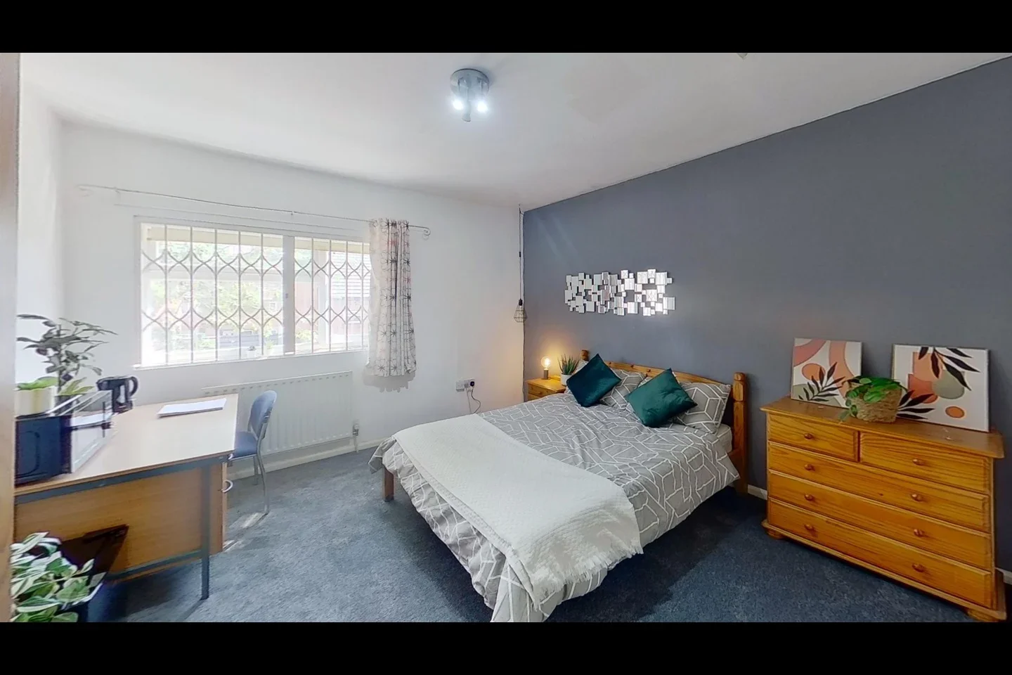 Room Gregory Boulevard in Nottingham