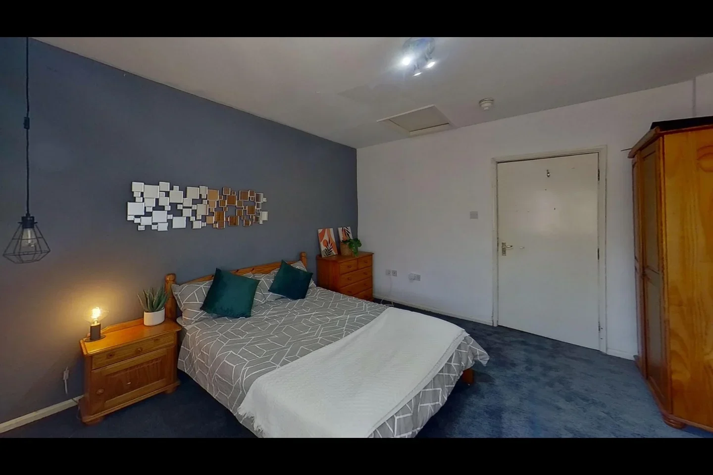 Room Gregory Boulevard in Nottingham