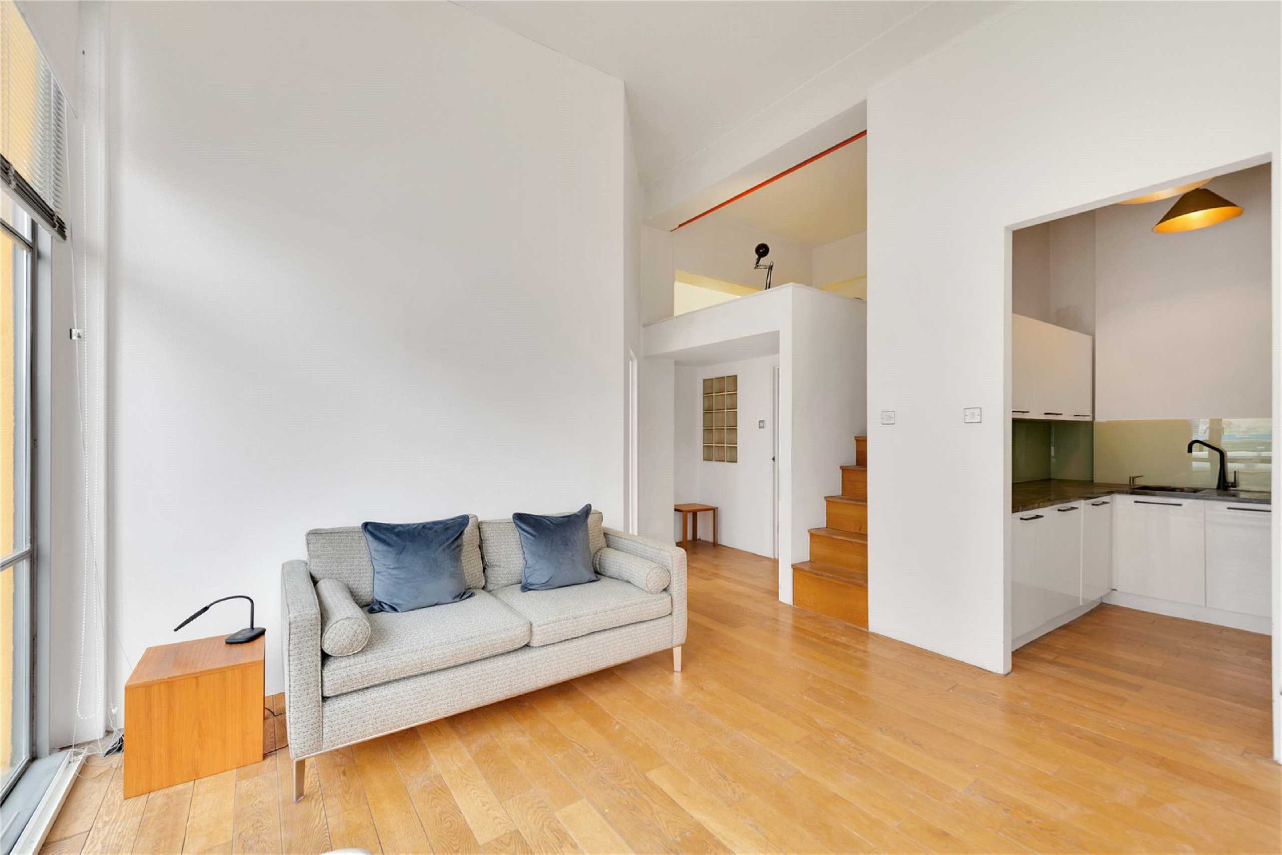 Flat Holland Street in Greater London