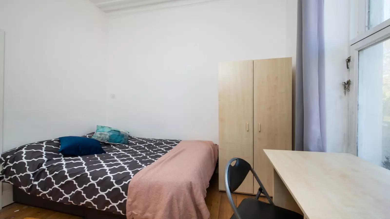 Room Hazellville Road in Greater London