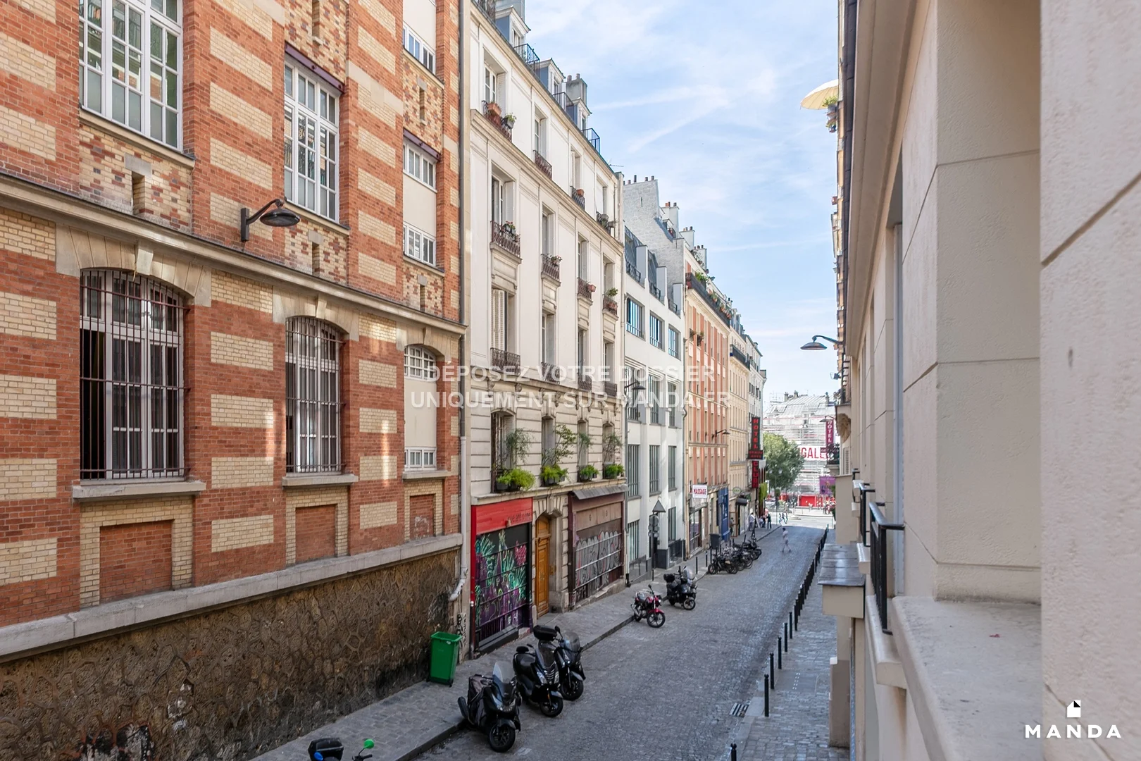 Flat Rue André Antoine in Paris