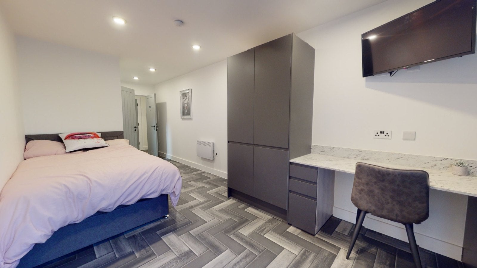 Room High Road in Nottingham