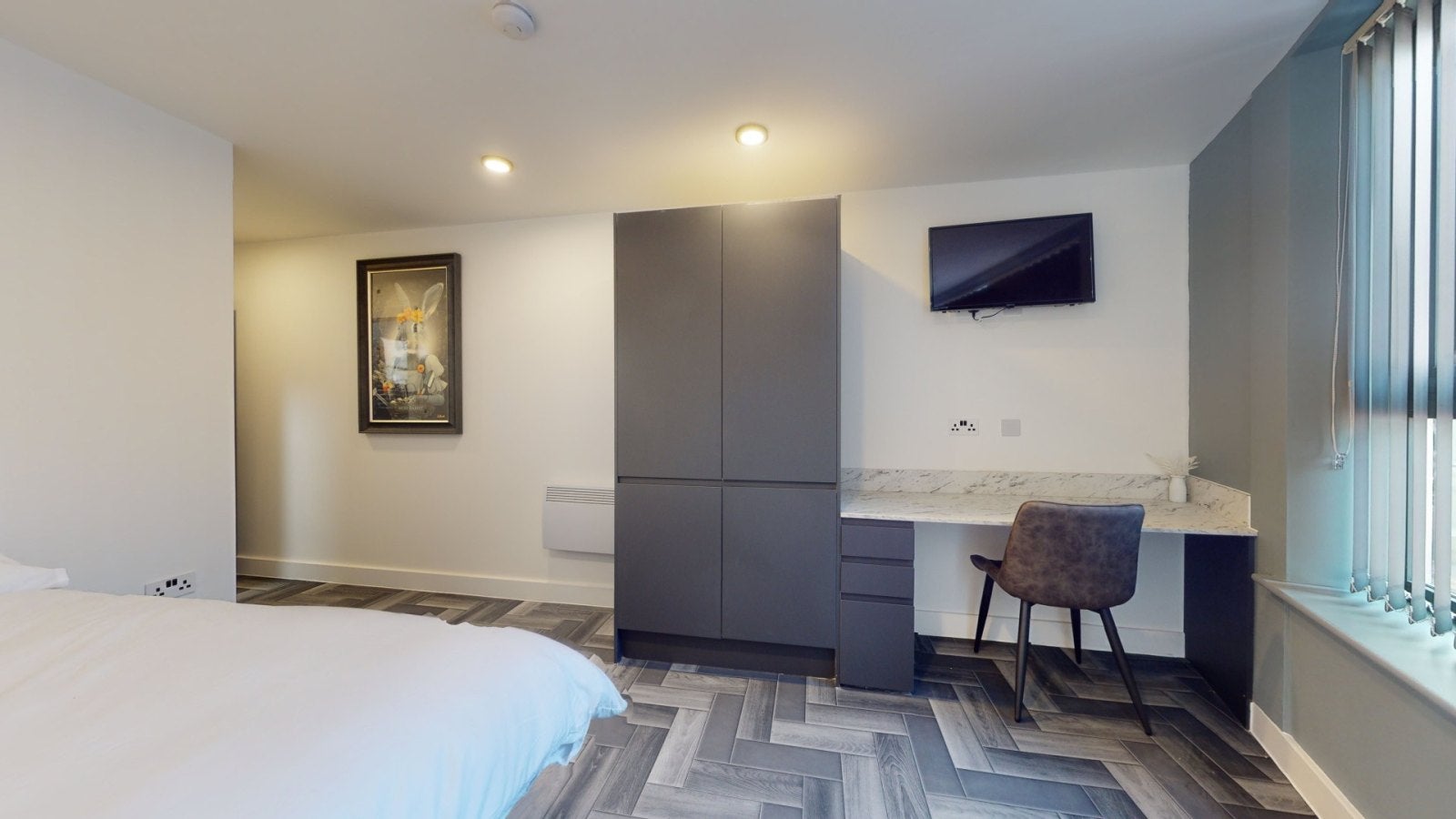 Room High Road in Nottingham