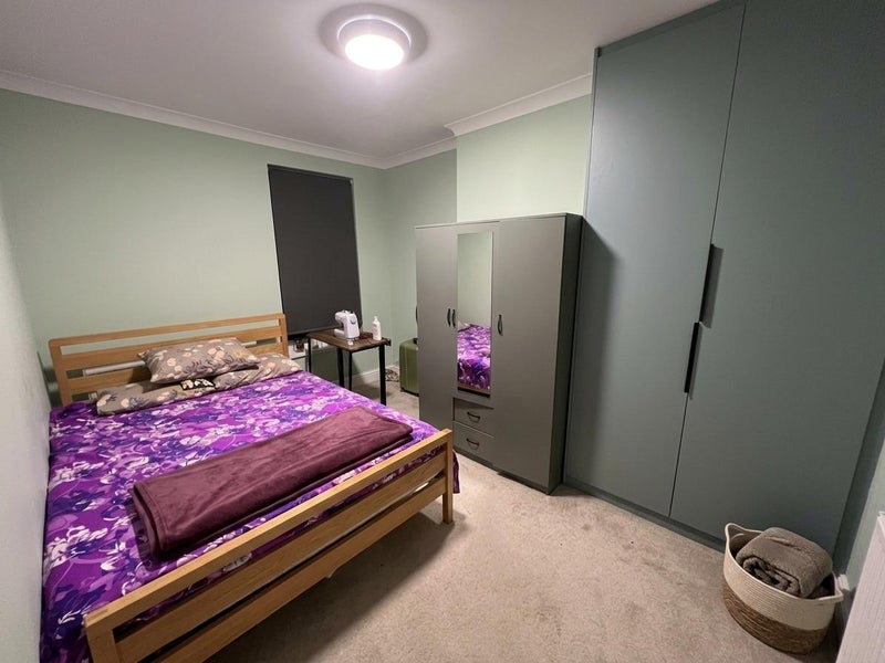 Room Godstone Road in Caterham