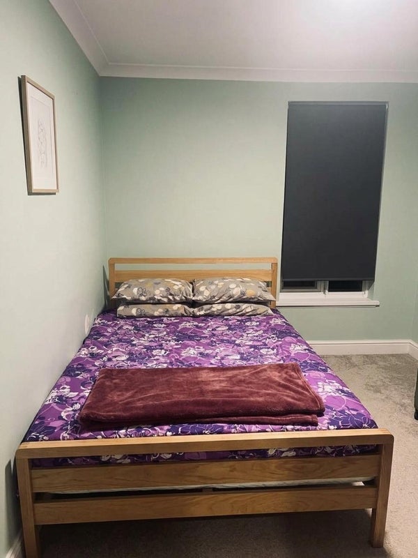 Room Godstone Road in Caterham