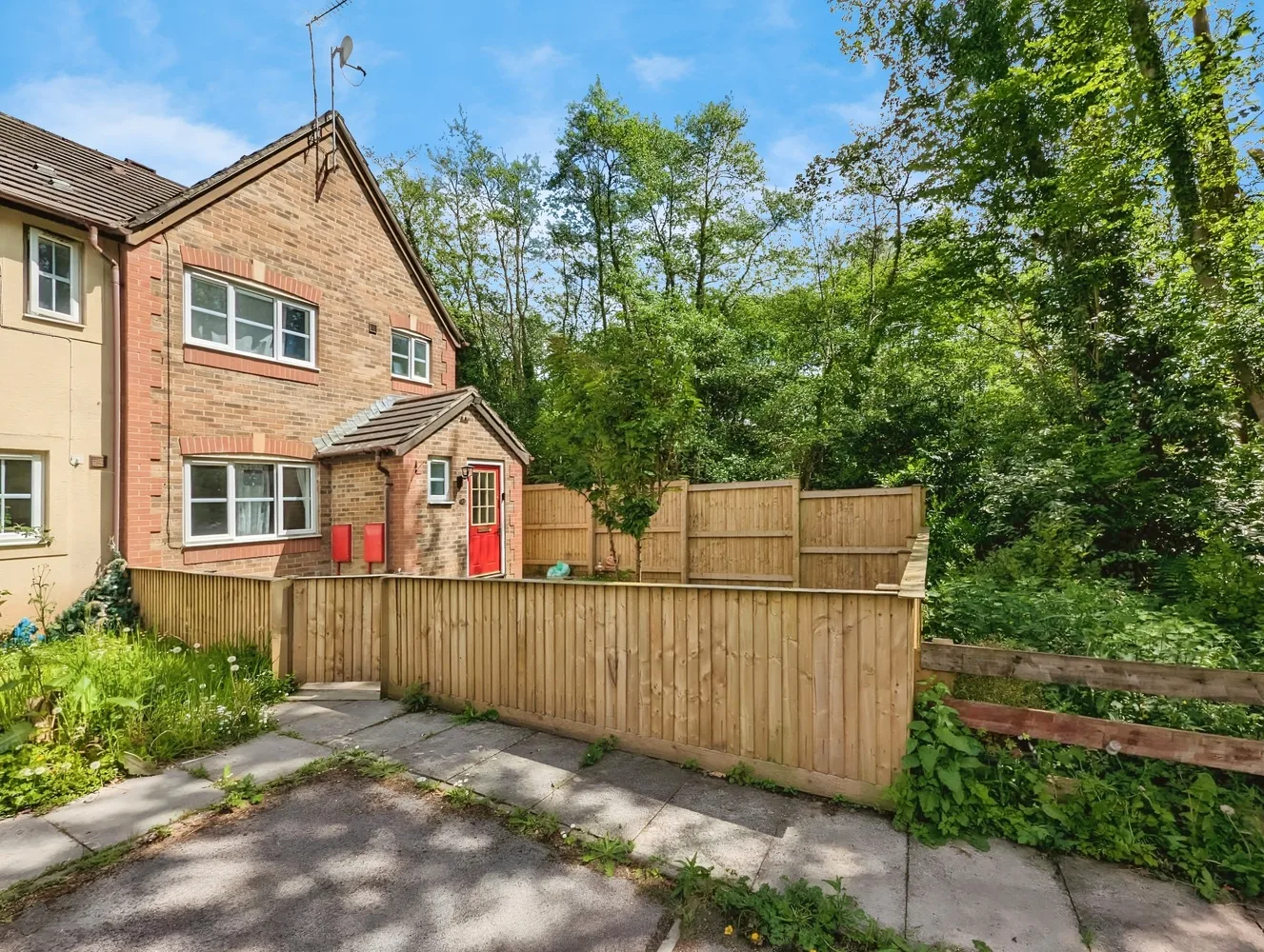 Flat Skibereen Close in Cardiff