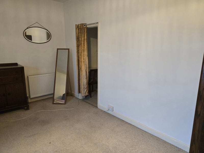 Room Whingate Green in Leeds