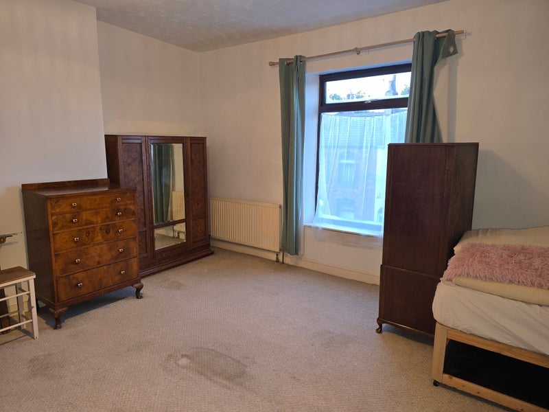 Room Whingate Green in Leeds