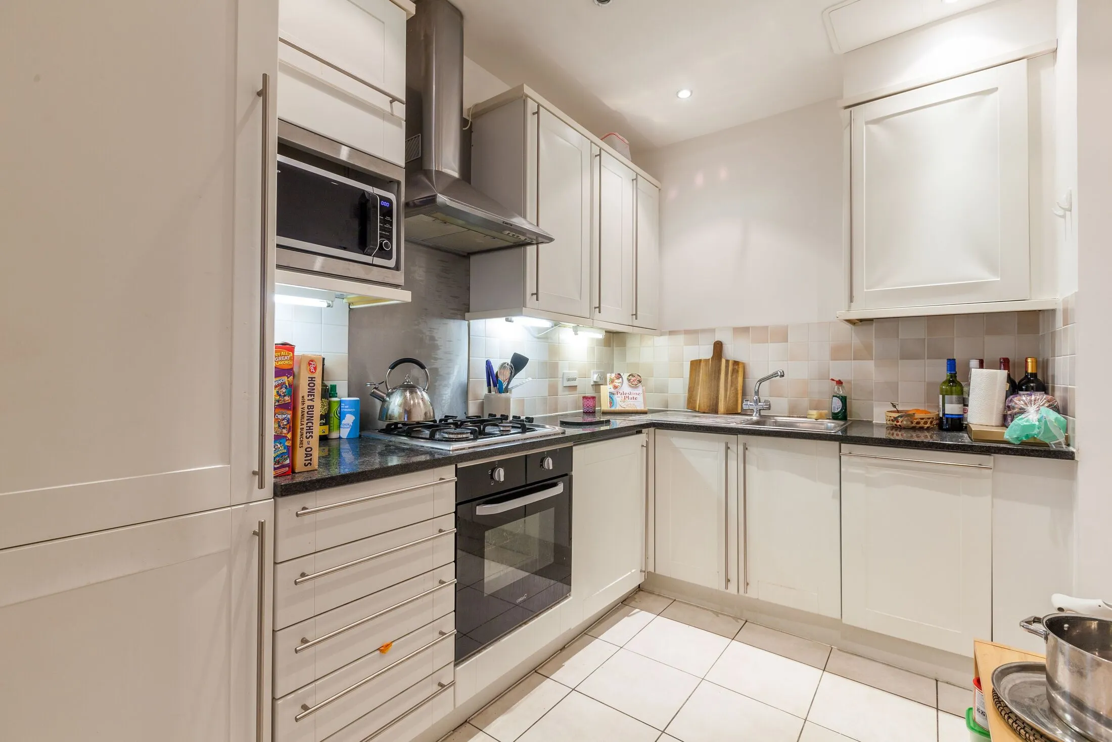 Flat Bell Lane in Greater London