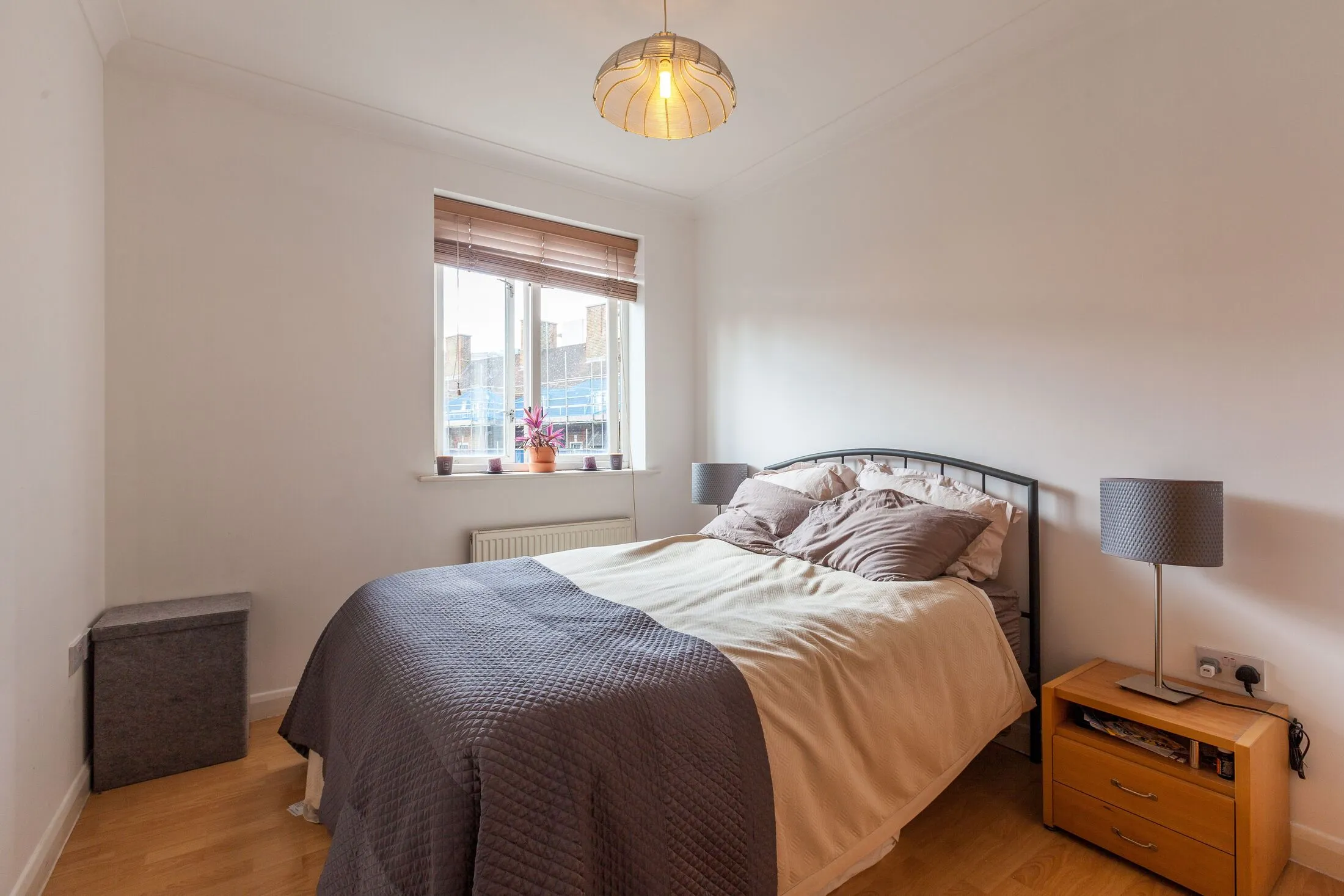 Flat Bell Lane in Greater London