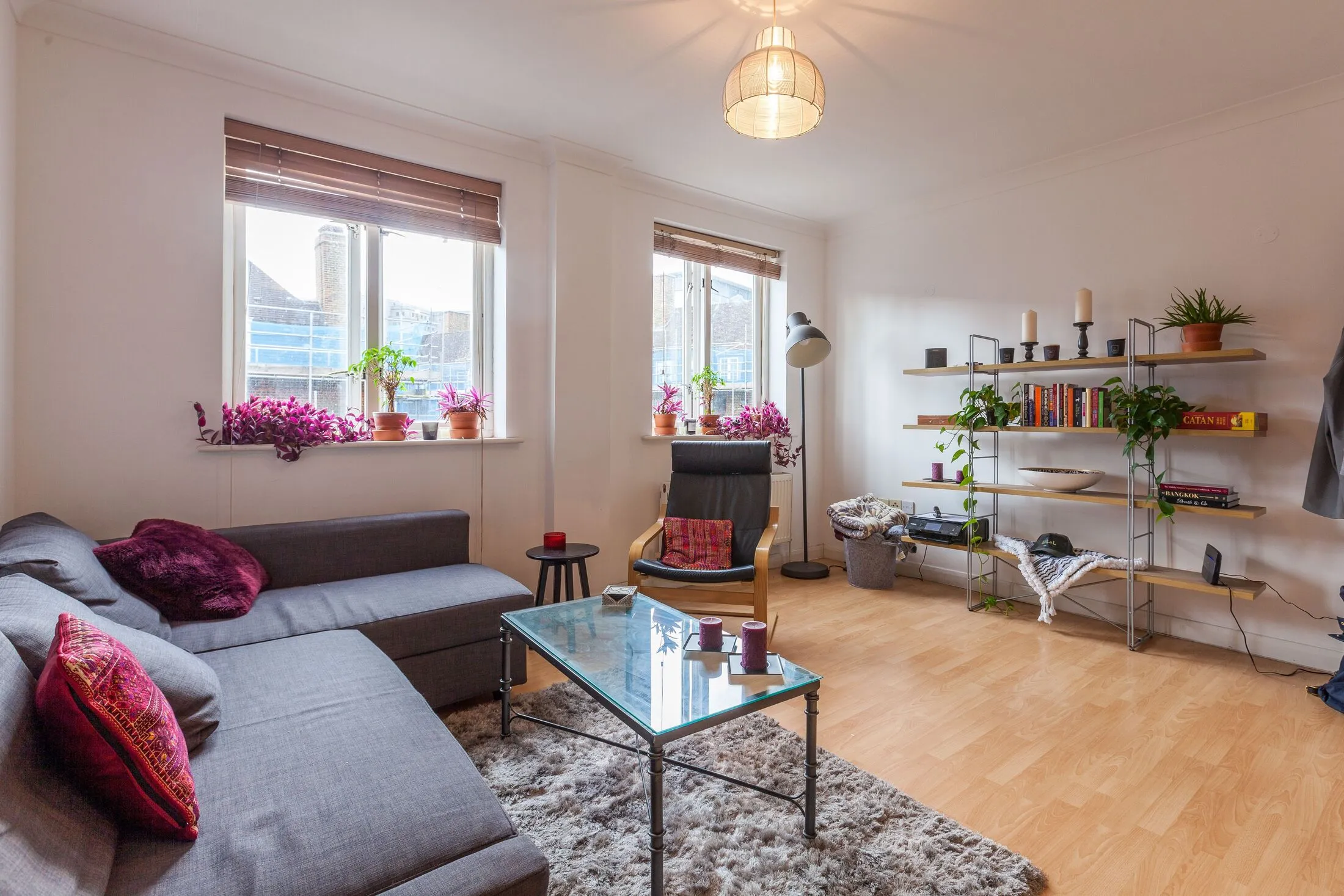 Flat Bell Lane in Greater London