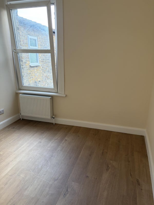 Room Glenfield Road in Greater London