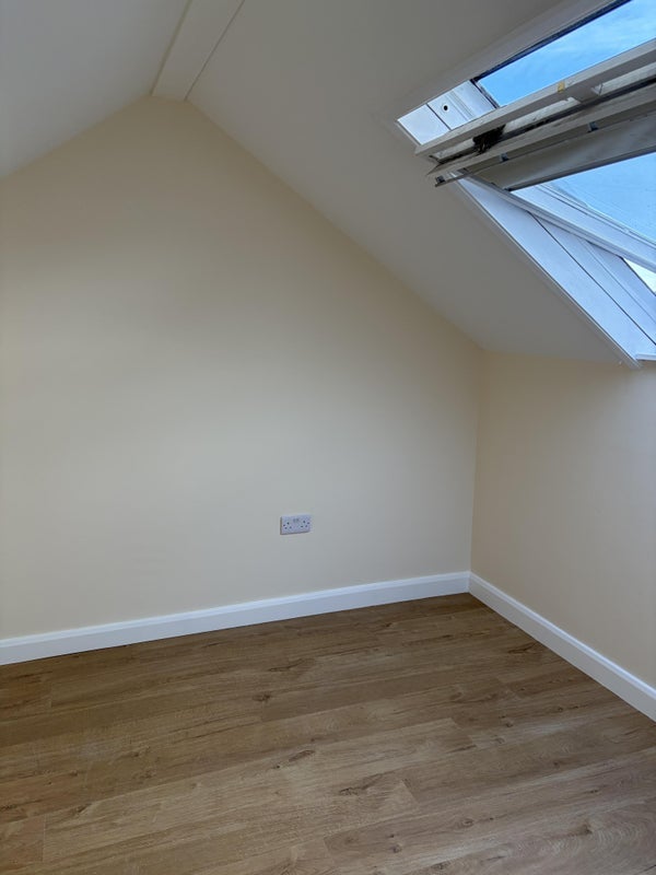 Room Glenfield Road in Greater London